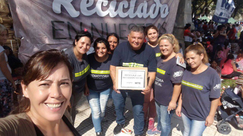 Cartoneros siguen en campaña por un galpón